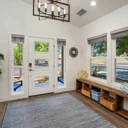 Park and 8th-Just 3 blocks to Downtown Paso! - Image 2