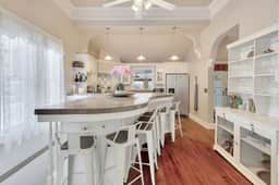 Your Downtown Oasis Getaway: The Paso Palm House - Image 4