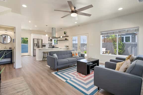 Breezy 3 Bedroom Home Walking Distance to Downtown - Image 1