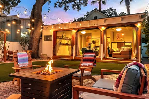 Your Downtown Oasis Getaway: The Paso Palm House - Image 1
