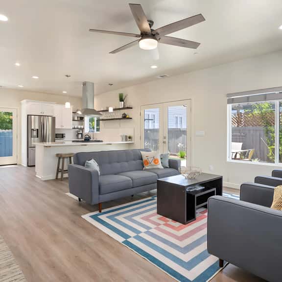 Breezy 3 Bedroom Home Walking Distance to Downtown - Image 1
