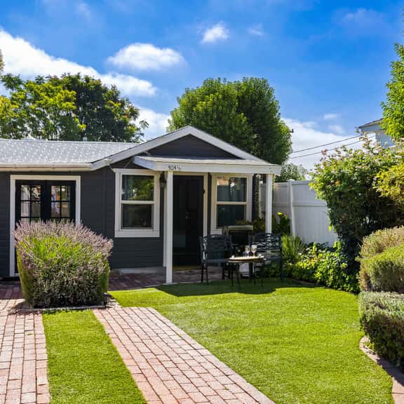 Chestnut Cottage- Cozy Cottage for Two! - Image 1