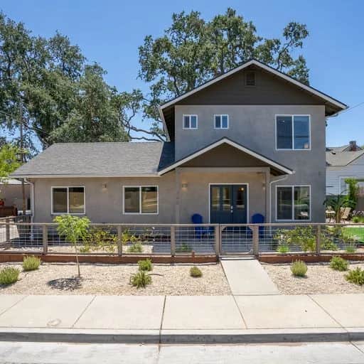 Breezy 3 Bedroom Home Walking Distance to Downtown - Image 5