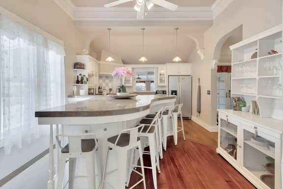 Your Downtown Oasis Getaway: The Paso Palm House - Image 4