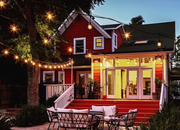 Red House Paso- Modern Farmhouse Downtown - Image 1